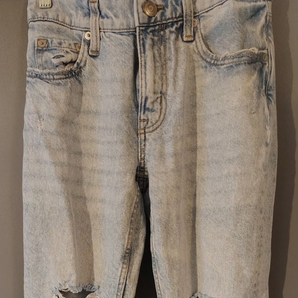 Aeropostale Womens Light Wash Distressed Mom Jeans High Rise Size 0 Regular